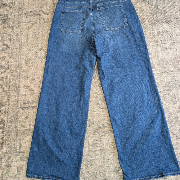 Old Navy Women's High-Waisted Wow Wide-Leg Jeans, Size 16/Regular , Medium Wash - Picture 2 of 3